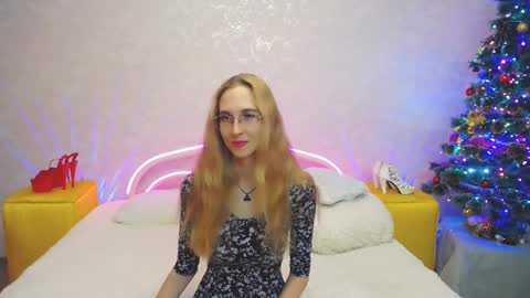 Snapshot of klaryevans chatting on 12.19.24 Klary online show from 12.19.24