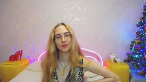 Snapshot of klaryevans chatting on 12.23.24 Klary online show from 12.23.24