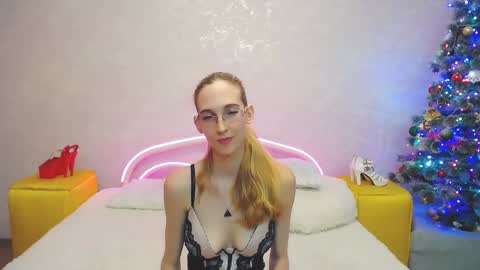 Snapshot of klaryevans chatting on 12.27.24 Klary online show from 12.27.24