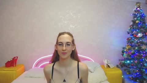 Snapshot of klaryevans chatting on 12.29.24 Klary online show from 12.29.24