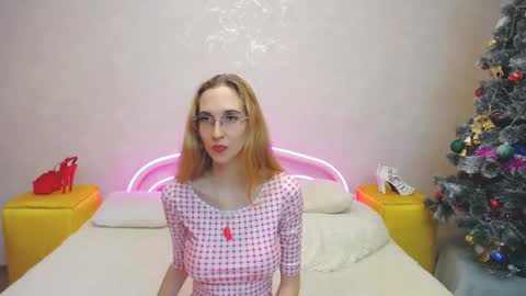Snapshot of klaryevans chatting on 01.09.25 Klary online show from 01.09.25