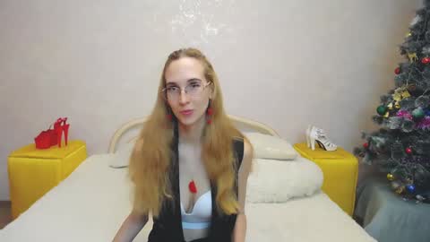 Snapshot of klaryevans chatting on 01.15.25 Klary online show from 01.15.25