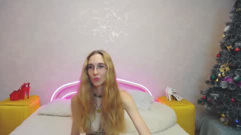 Snapshot of klaryevans chatting on 01.19.25 Klary online show from 01.19.25