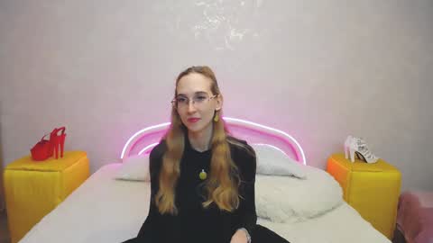 Snapshot of klaryevans chatting on 01.21.25 Klary online show from 01.21.25