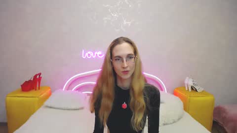 Snapshot of klaryevans chatting on 01.22.25 Klary online show from 01.22.25