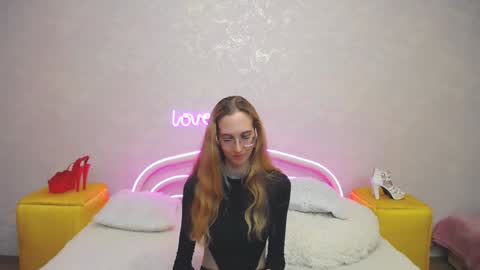 Snapshot of klaryevans chatting on 01.22.25 Klary online show from 01.22.25