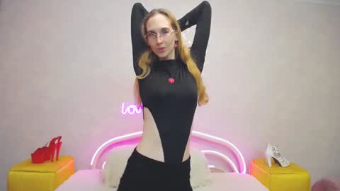 Snapshot of klaryevans chatting on 01.22.25 Klary online show from 01.22.25