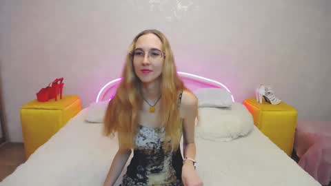 Snapshot of klaryevans chatting on 01.25.25 Klary online show from 01.25.25