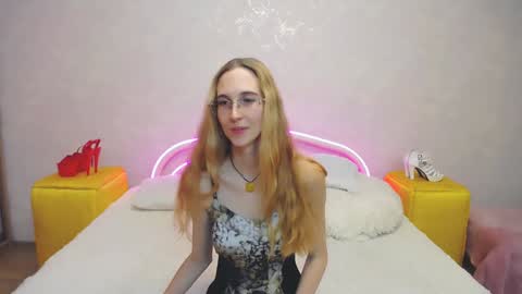 Snapshot of klaryevans chatting on 01.25.25 Klary online show from 01.25.25