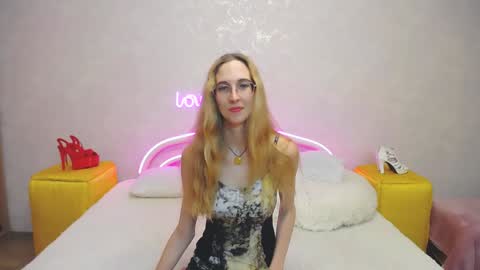 Snapshot of klaryevans chatting on 01.26.25 Klary online show from 01.26.25