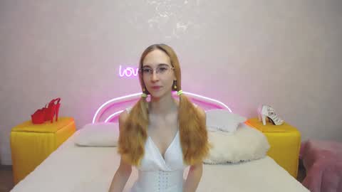 Snapshot of klaryevans chatting on 01.27.25 Klary online show from 01.27.25