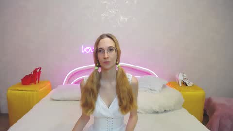 Snapshot of klaryevans chatting on 01.27.25 Klary online show from 01.27.25