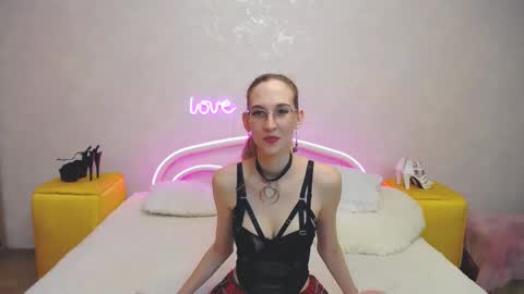 Snapshot of klaryevans chatting on 02.17.25 Klary online show from 02.17.25