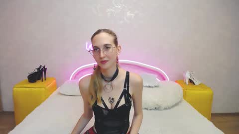 Snapshot of klaryevans chatting on 02.19.25 Klary online show from 02.19.25