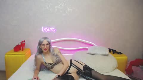 Snapshot of klaryevans chatting on 02.26.25 Klary online show from 02.26.25