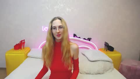 Snapshot of klaryevans chatting on 03.02.25 Klary online show from 03.02.25