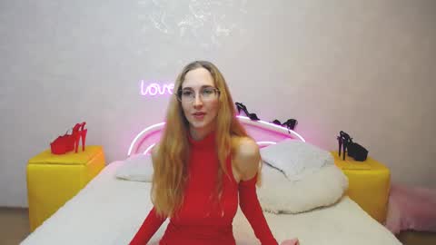 Snapshot of klaryevans chatting on 03.04.25 Klary online show from 03.04.25