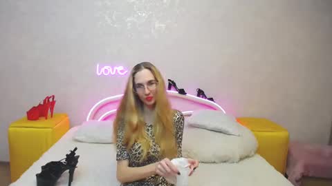 Snapshot of klaryevans chatting on 03.05.25 Klary online show from 03.05.25
