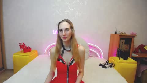 Snapshot of klaryevans chatting on 03.08.25 Klary online show from 03.08.25