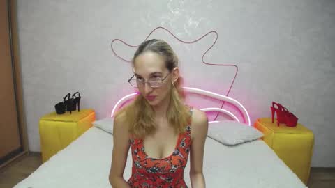 Snapshot of klaryevans chatting on 09.21.25 Klary online show from 09.21.25