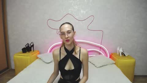 Snapshot of klaryevans chatting on 09.25.25 Klary online show from 09.25.25