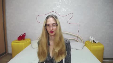 Snapshot of klaryevans chatting on 10.02.25 Klary online show from 10.02.25