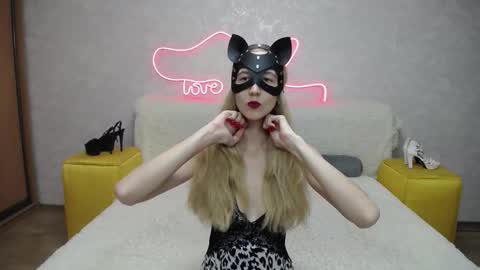 Snapshot of klaryevans chatting on 10.21.25 Klary online show from 10.21.25