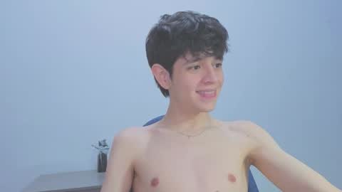 Snapshot of klaus_sunrise chatting on 03.19.26 klaus online show from 03.19.26