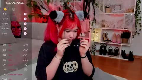Snapshot of klee_love chatting on 10.24.25 Klee online show from 10.24.25