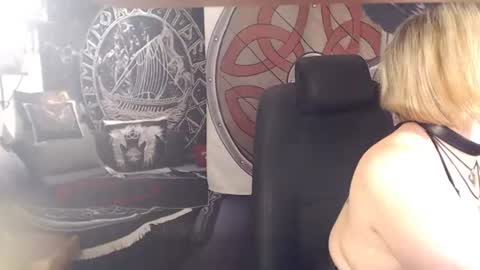 Snapshot of kleiner_teufel chatting on 01.27.25 Michelle online show from 01.27.25