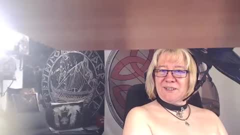 Snapshot of kleiner_teufel chatting on 01.28.25 Michelle online show from 01.28.25