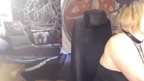 Snapshot of kleiner_teufel chatting on 01.29.25 Michelle online show from 01.29.25