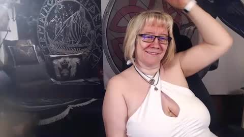 Snapshot of kleiner_teufel chatting on 02.02.25 Michelle online show from 02.02.25