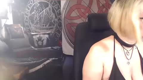 Snapshot of kleiner_teufel chatting on 02.04.25 Michelle online show from 02.04.25