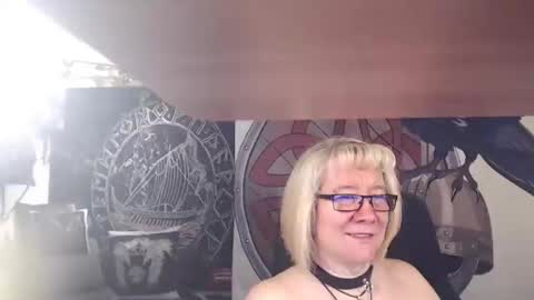 Snapshot of kleiner_teufel chatting on 02.12.25 Michelle online show from 02.12.25