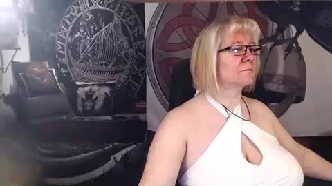 Snapshot of kleiner_teufel chatting on 02.19.25 Michelle online show from 02.19.25