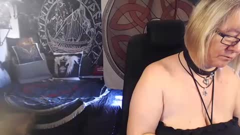 Snapshot of kleiner_teufel chatting on 03.10.25 Michelle online show from 03.10.25