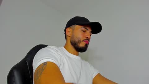 Snapshot of klinsmannwalton chatting on 10.22.25 klinsmannwalton online show from 10.22.25