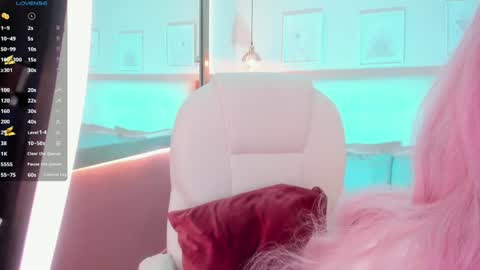 Snapshot of kloe_raize chatting on 12.17.24 Kloe online show from 12.17.24