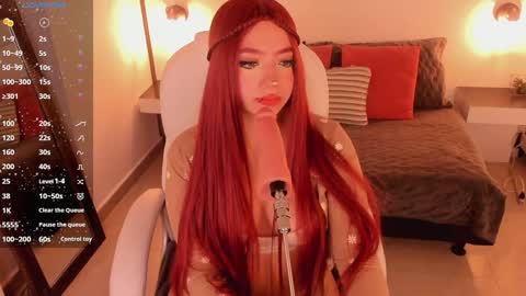 Snapshot of kloe_raize chatting on 01.10.25 Kloe online show from 01.10.25