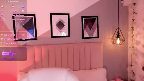 Snapshot of kloe_raize chatting on 02.14.25 Kloe online show from 02.14.25