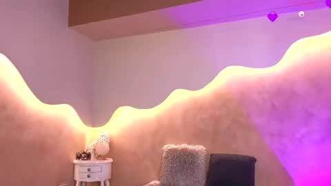 K L O E online show from 09.26.25