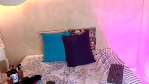 K L O E online show from 06.06.26