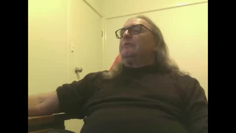 Snapshot of knobout chatting on 04.26.26 knobout online show from 04.26.26