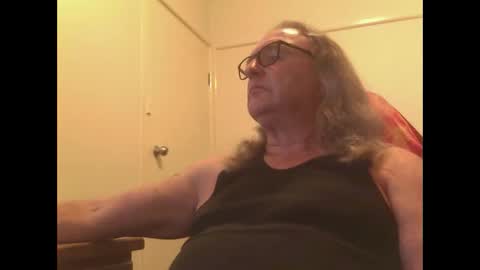 Snapshot of knobout chatting on 05.25.26 knobout online show from 05.25.26