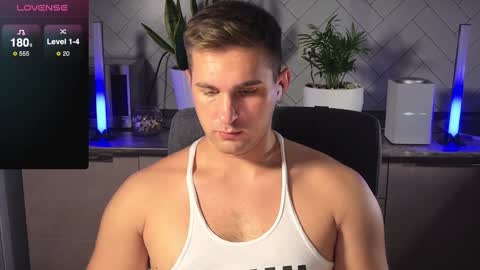 Snapshot of kochka25 chatting on 12.16.24 Sweet boy online show from 12.16.24