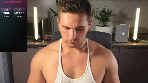 Snapshot of kochka25 chatting on 12.18.24 Sweet boy online show from 12.18.24