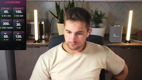 Snapshot of kochka25 chatting on 12.22.24 Sweet boy online show from 12.22.24