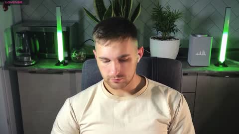 Snapshot of kochka25 chatting on 12.30.24 Sweet boy online show from 12.30.24
