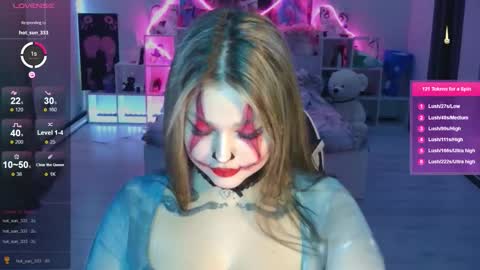 Snapshot of kokokolla chatting on 10.31.25 Mia online show from 10.31.25